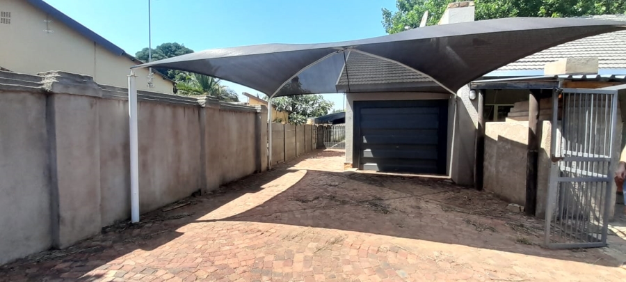 To Let 3 Bedroom Property for Rent in Flamwood North West